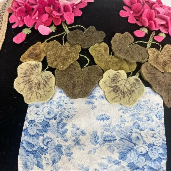 Hand-made burlap/3-D geranium in pot pillow - Picture 8 of 8